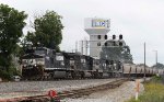 NS 8990 leads a long train 52W past the signals at Aycock